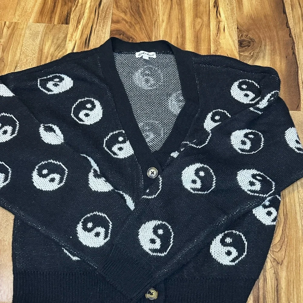 Derek Heart Yin Yang Cardigan Medium Black Cropped Y2K Grunge Knit Sweater
